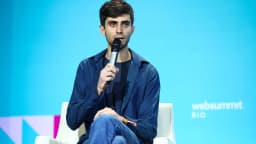 Igor Marinelli, cofundador da Tractian, durante painel no Web Summit Rio