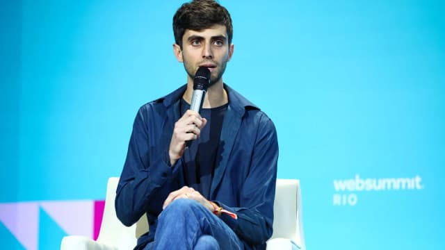 Igor Marinelli, cofundador da Tractian, durante painel no Web Summit Rio