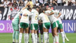 Jogadoras de time feminino em campo durante duelo paulista (foto de arquivo, 2025)