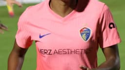 Kerolin, atacante da seleção brasileira feminina, em campo