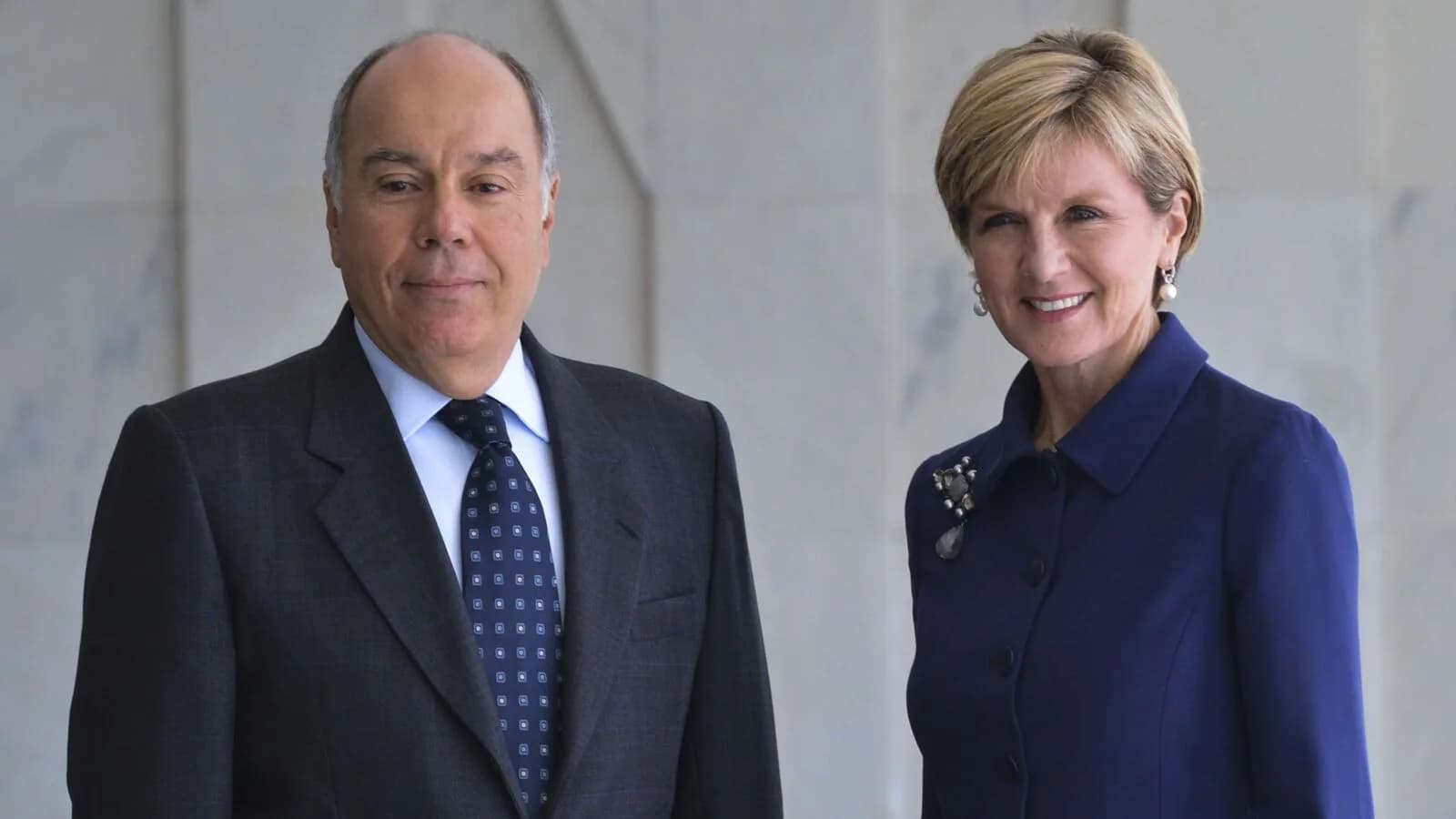 Mauro Vieira e a então chanceler australiana Julie Bishop em encontro de 2015; foto de arquivo, sem relação com a viagem atual à Ásia.