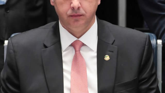 Rodrigo Pacheco sentado à mesa em sessão no Congresso Nacional