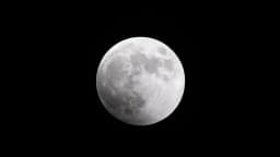Lua durante fase de eclipse lunar, foto ilustrativa