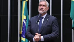 Deputado Paulo Pimenta discursa no plenário da Câmara dos Deputados
