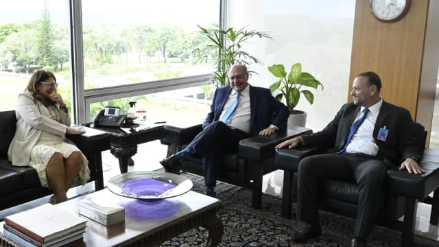 Edinho Silva, presidente nacional do PT, em reunião de trabalho