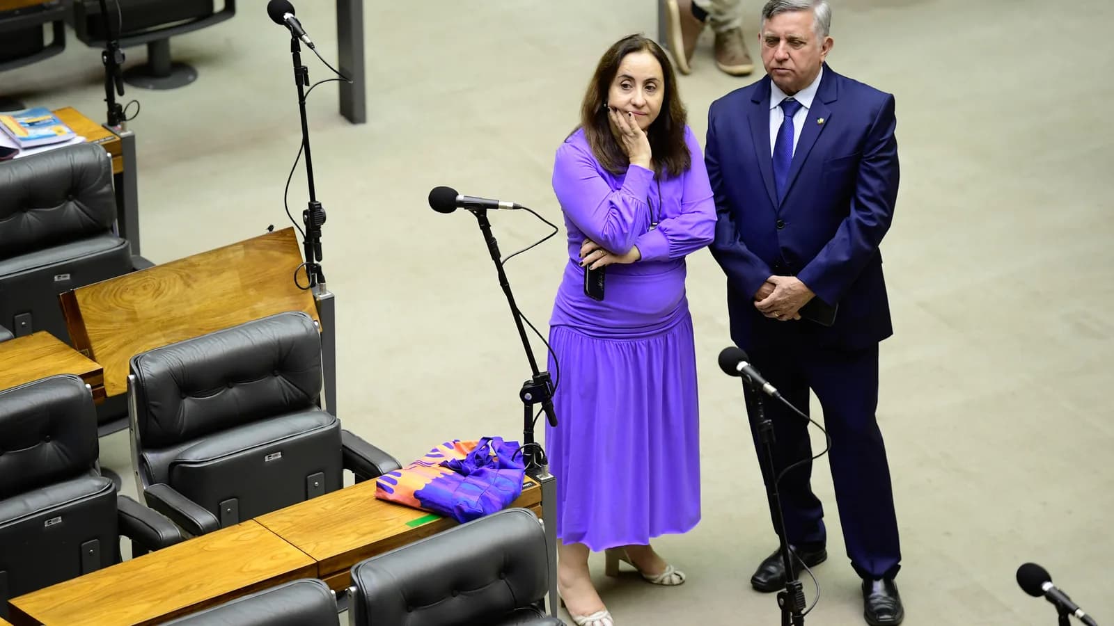 Sessão conjunta do Congresso Nacional, em Brasília, com parlamentares no plenário