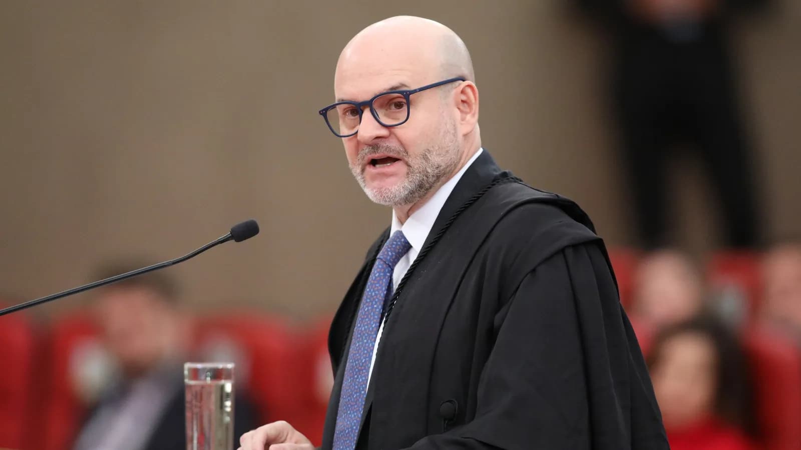 Advogado faz sustentação oral em sessão do TSE, em Brasília