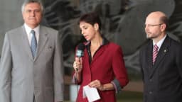 Ronaldo Caiado participa de debate na TV Câmara ao lado de jornalista e parlamentar