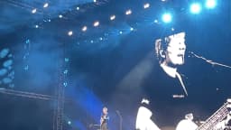 Ed Sheeran se apresenta em show, com imagem do cantor no telão, em foto de arquivo