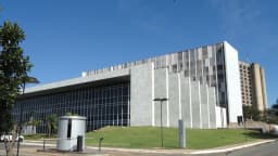 Fachada do prédio-sede do Tribunal de Contas do Distrito Federal, em Brasília