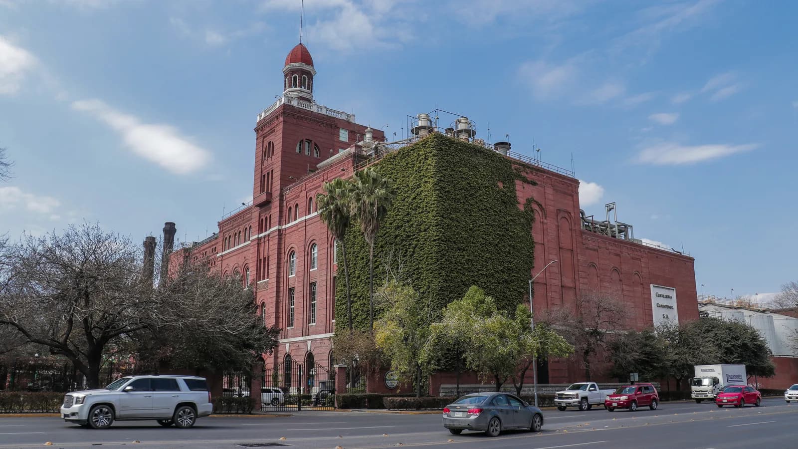 Fachada histórica da Cervecería Cuauhtémoc Moctezuma, subsidiária da Heineken no México