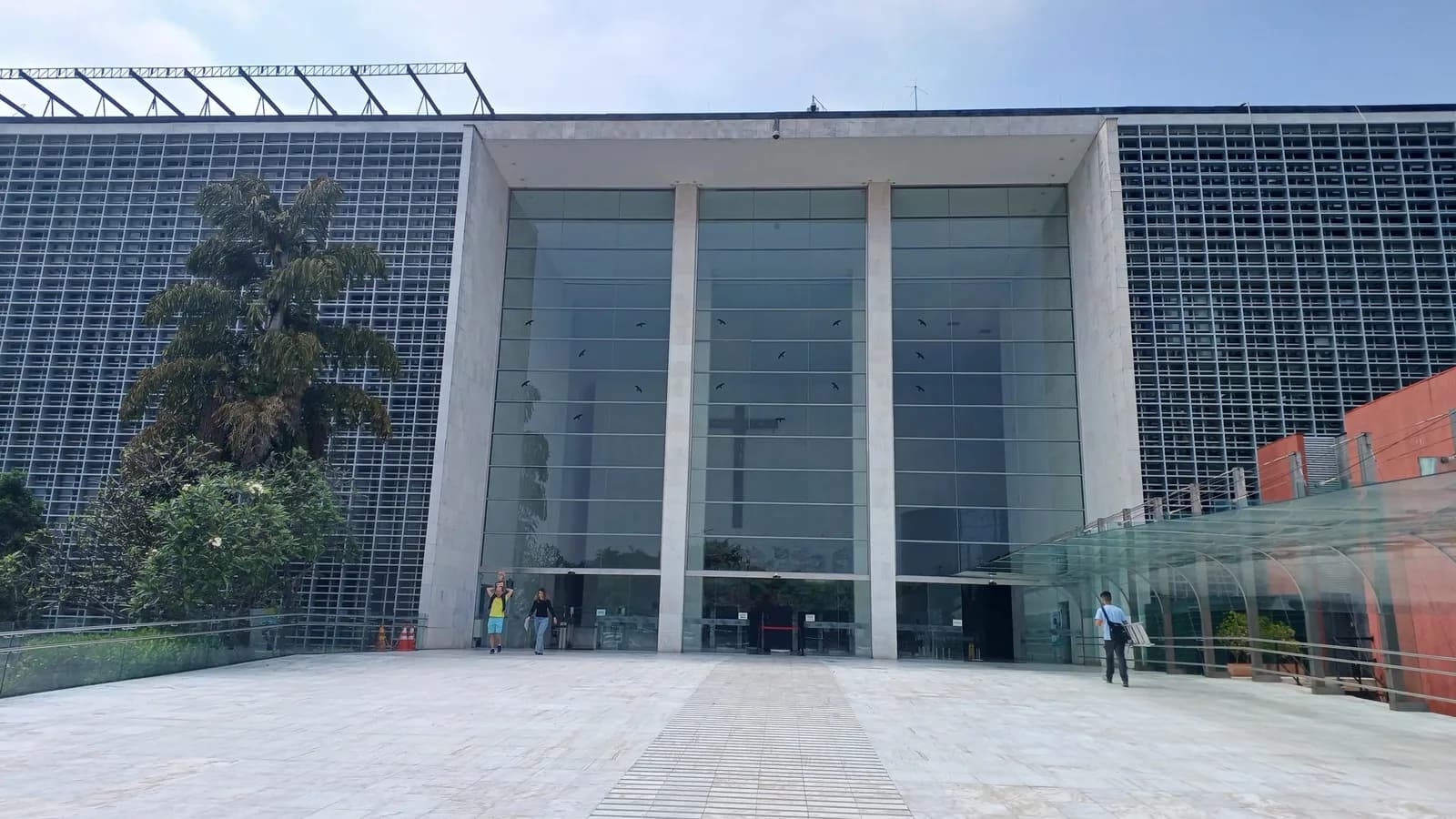 Fachada de vidro do Palácio 9 de Julho, sede da Assembleia Legislativa de São Paulo