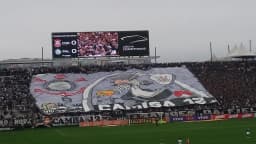 Torcida do Corinthians exibe bandeirão em foto de arquivo na Arena Corinthians.