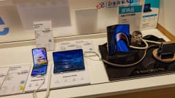Smartphones Samsung Galaxy expostos em loja (foto ilustrativa)