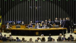 Plenário do Congresso Nacional durante sessão, com parlamentares nas bancadas