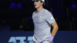João Fonseca em quadra durante o Swiss Indoors Basel (foto de arquivo)