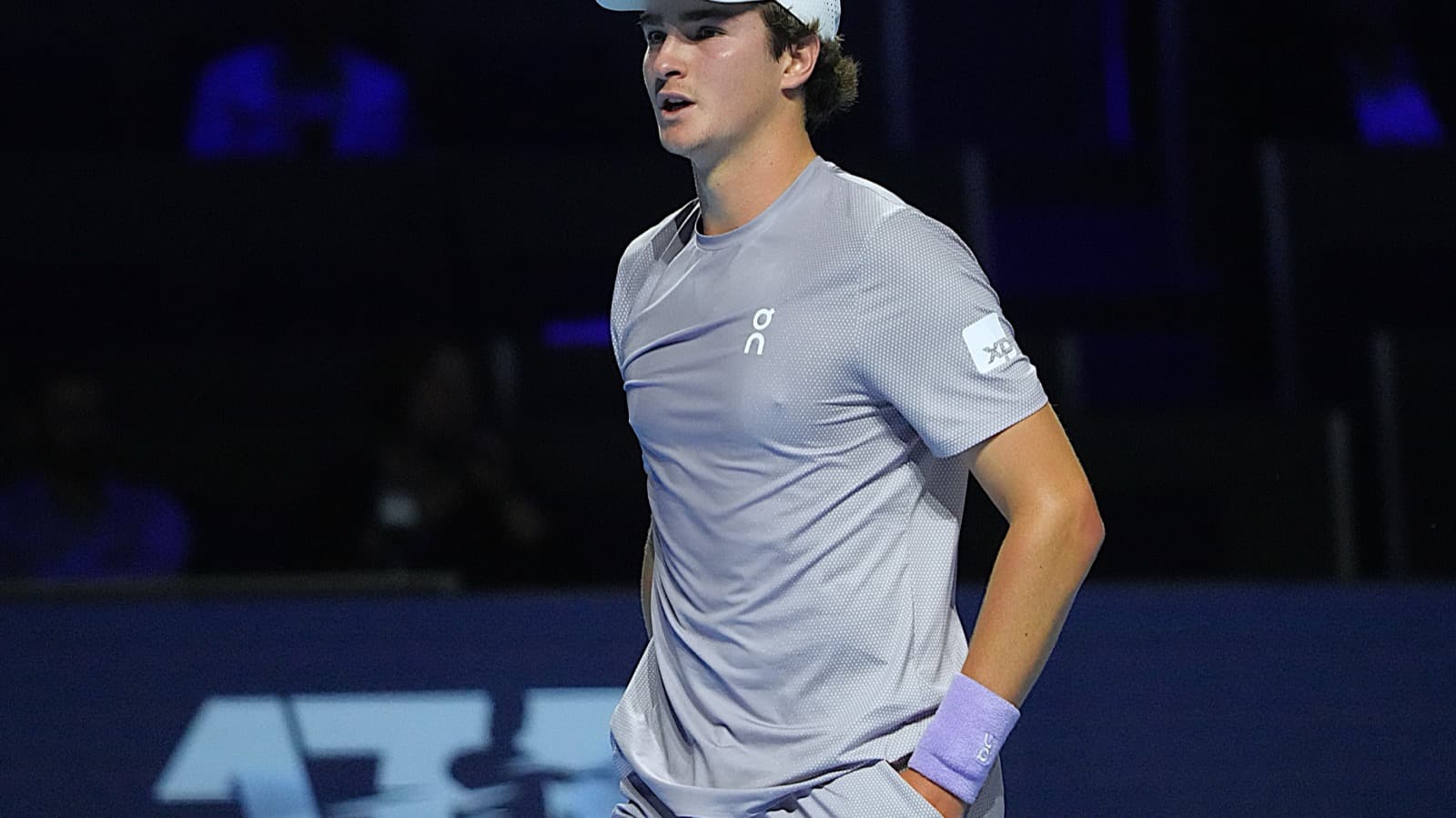 João Fonseca em quadra durante o Swiss Indoors Basel (foto de arquivo)