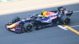 Carro da Red Bull de Isack Hadjar durante treino de Fórmula 1 no GP da China de 2026