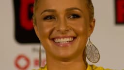 Hayden Panettiere sorri durante evento em Toronto, em 2011
