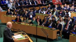 Lula discursa no púlpito da Assembleia Geral da ONU, em Nova York, diante de delegações de outros países