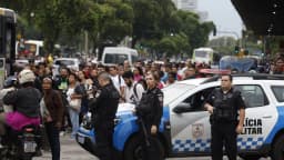 Viatura da Polícia Militar em ação em via pública