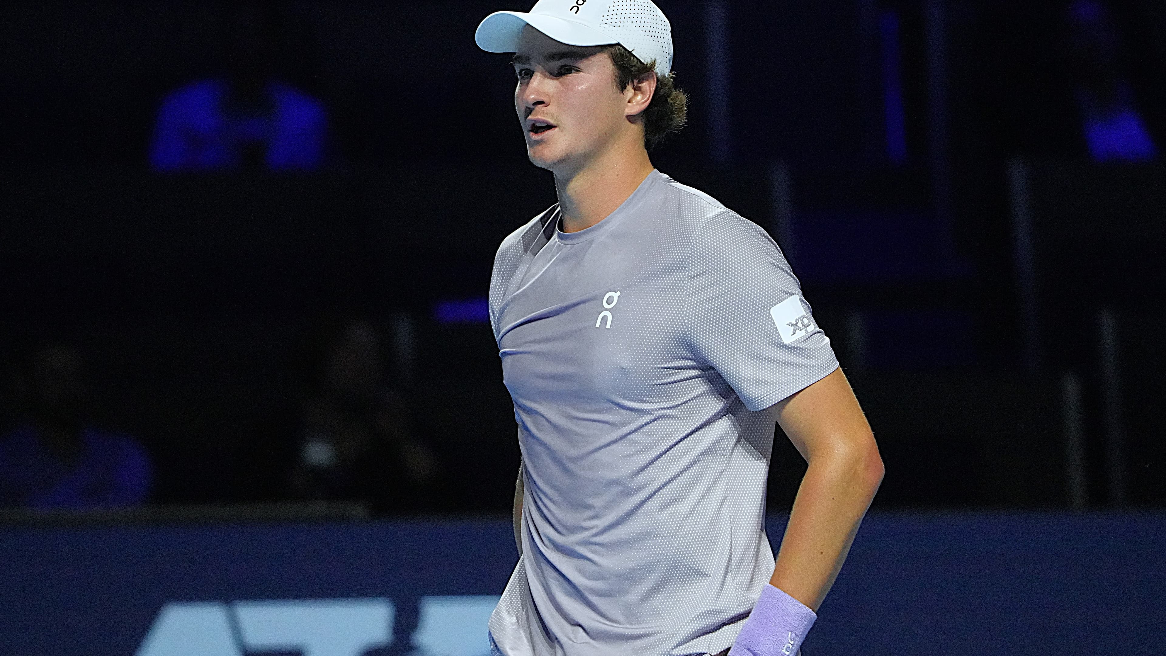 João Fonseca em quadra durante torneio de tênis ATP
