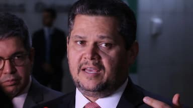 Presidente do Senado, Davi Alcolumbre, fala à imprensa sobre a tramitação da PEC da escala 6x1