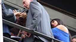 Ciro Gomes cumprimenta apoiadores durante evento de campanha