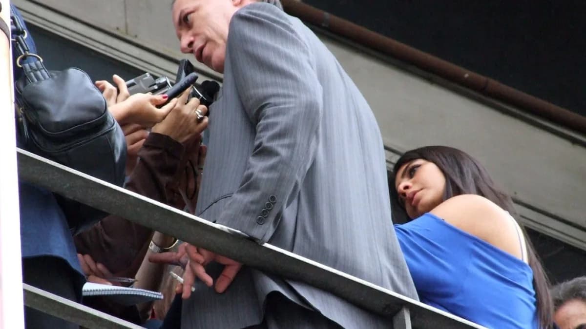 Ciro Gomes cumprimenta apoiadores durante evento de campanha