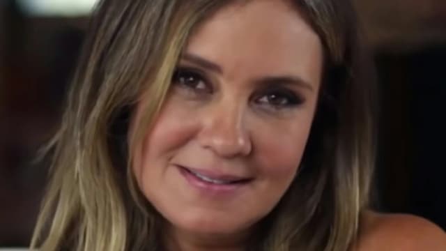 Retrato de Adriana Esteves, atriz que volta a viver Carminha em Avenida Brasil 2