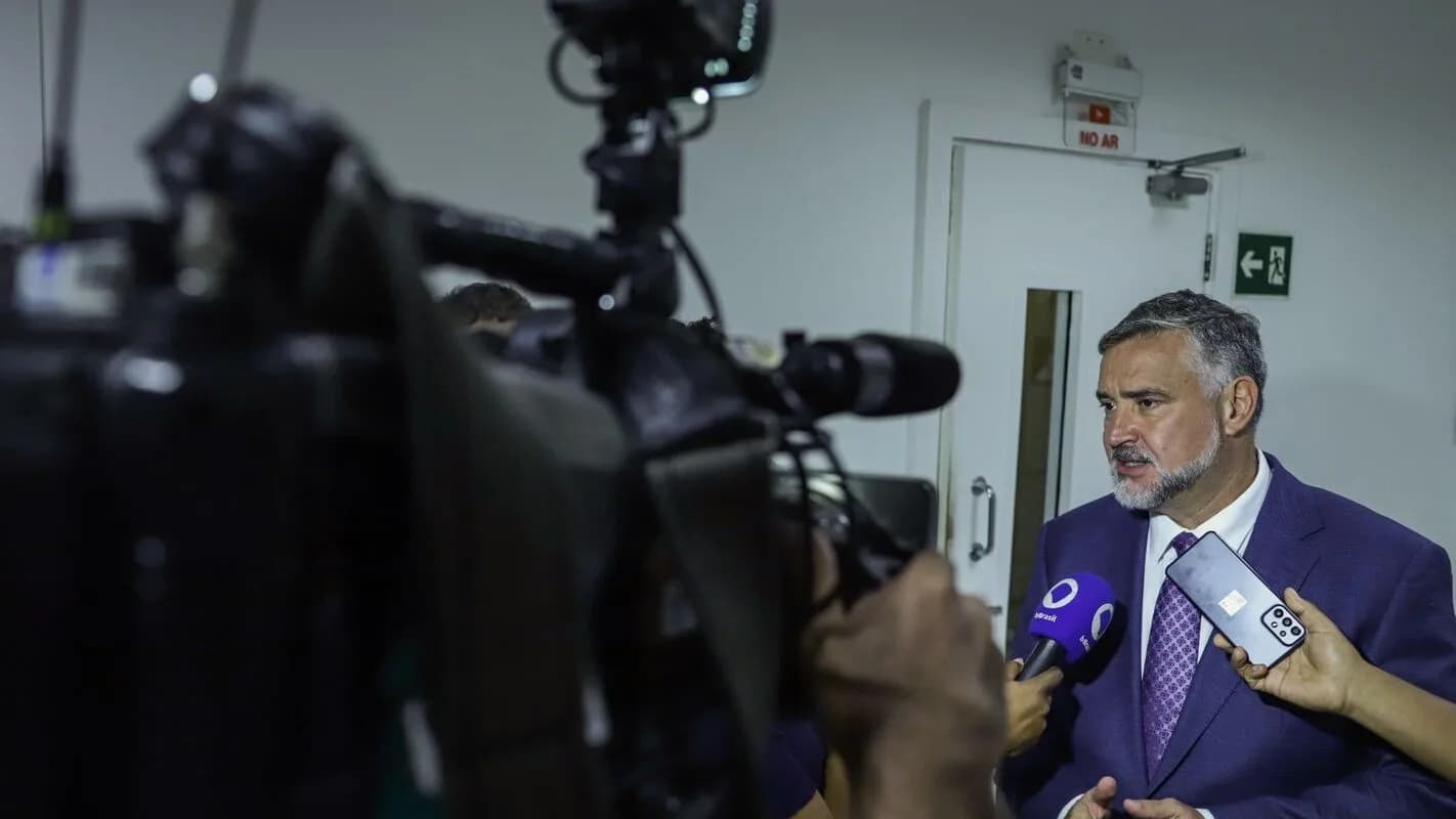 Autoridade concede entrevista à imprensa sobre concurso público unificado (foto de arquivo)
