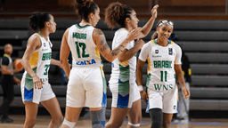 Jogadoras da seleção brasileira feminina de basquete em quadra durante o Classificatório Sul-Americano da AmeriCupW, em Zárate