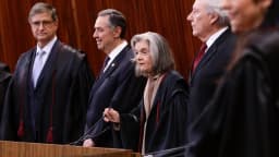 Ministros do TSE em sessão, incluindo a presidente Cármen Lúcia e Luís Roberto Barroso