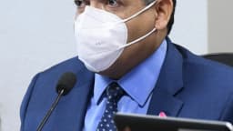 Kassio Nunes Marques, ministro do TSE, durante sabatina no Senado, usando máscara
