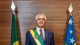 Ronaldo Caiado, governador de Goiás e candidato à Presidência, em foto oficial com faixa de governador