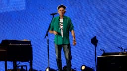O músico Keith Richards, dos Rolling Stones, se apresenta ao microfone em show (foto de arquivo)