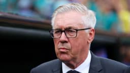 Carlo Ancelotti, técnico da Seleção Brasileira, em campo durante partida