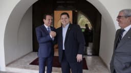 Davi Alcolumbre cumprimenta autoridade em evento institucional