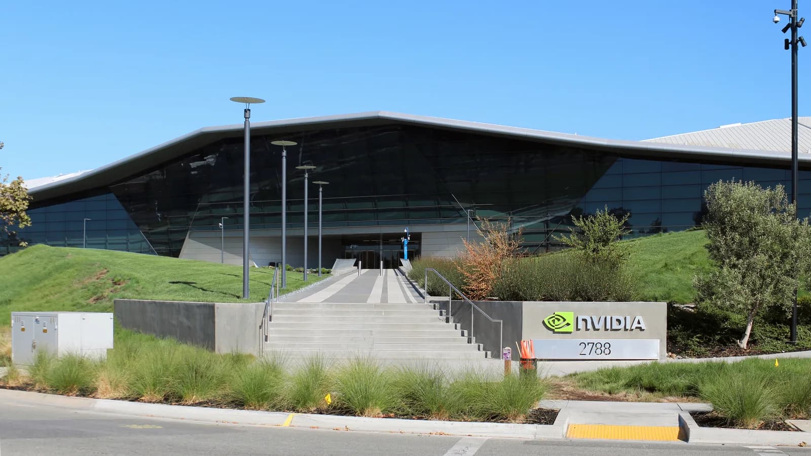 Fachada da sede da Nvidia em Santa Clara, Califórnia
