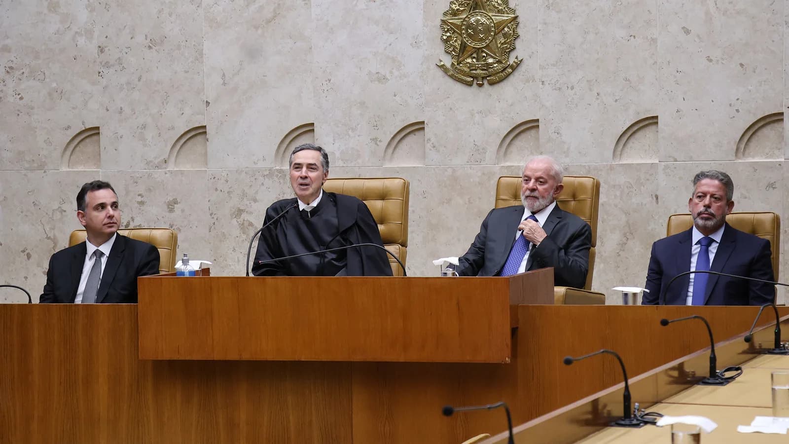 Sessão solene no plenário do STF com o presidente da Corte, Luís Roberto Barroso, o presidente Lula, o presidente da Câmara, Arthur Lira, e o presidente do Senado, Rodrigo Pacheco