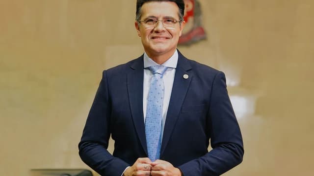 Deputado estadual Marcelo Aguiar (PL), de terno, em imagem de divulgação da Alesp