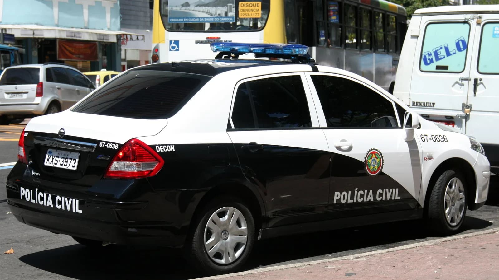Viatura da Delegacia do Consumidor (Decon) da Polícia Civil em operação