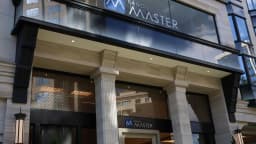 Fachada de agência do Banco Master