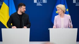 Volodymyr Zelensky em coletiva de imprensa com Ursula von der Leyen na Comissão Europeia, foto de arquivo