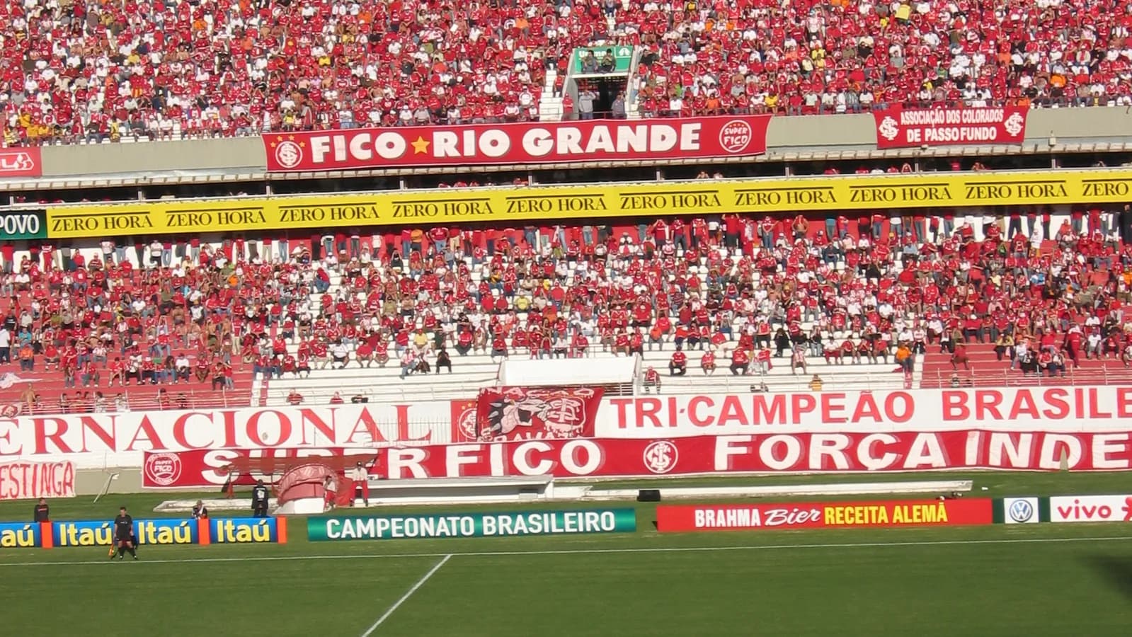 Estádio Beira-Rio lotado durante partida do Internacional