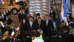 Xi Jinping em cerimônia oficial de chegada a cúpula internacional (imagem de arquivo)