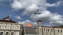 Fachada de loja de supermercado Assaí Atacadista no Brasil