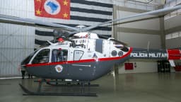 Helicóptero de resgate da Polícia Militar de São Paulo em hangar, foto de arquivo
