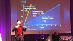Jonas Birgersson discursa em evento sobre infraestrutura de rede, em foto de arquivo