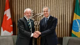 Lula cumprimenta o primeiro-ministro do Canadá, Mark Carney, em encontro de arquivo à margem do G7